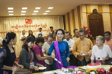 Suu Kyi Bertekad Menang Mutlak di Pemilu Myanmar