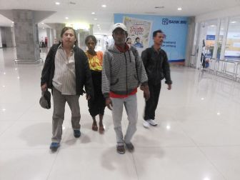 Ibu Kandung Tersangka Pembunuh Angeline Tiba di Mapolda Bali