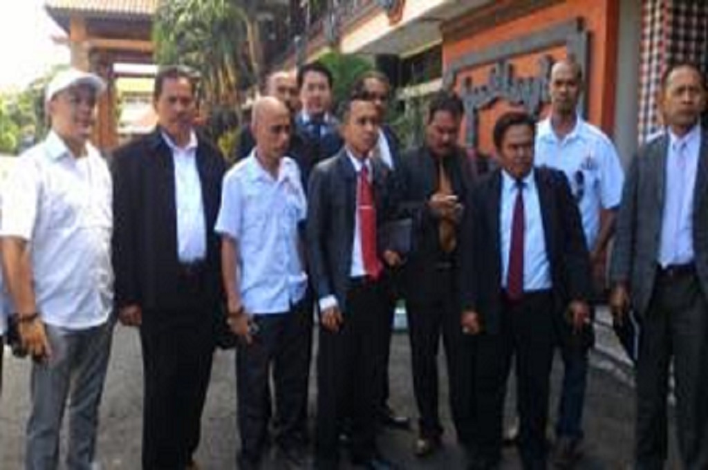 Puluhan pengacara datangi Polda Bali, MI/Arnoldus Dhae