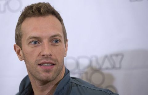 Gitar Chris Martin & Pistol James Bond Dilelang 