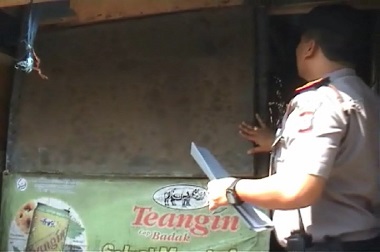Polisi Tutup Warung Makan yang Buka sebelum Pukul 4 Sore