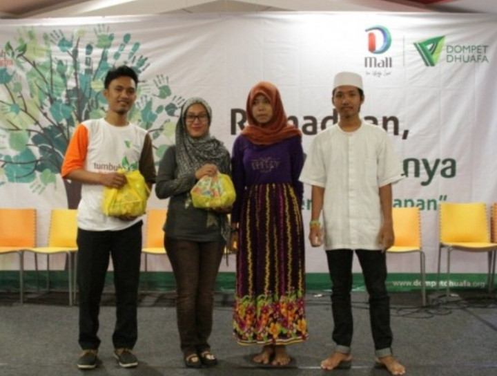 Mengambil Berkah dari Berbagi dengan Anak Yatim