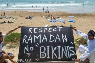 Komunitas Peselancar di Maroko Luncurkan Kampanye 'Hormati Ramadan Tanpa Bikini'