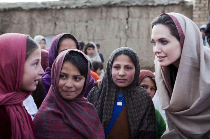 Ini Daftar Selebritas Paling Dermawan di Dunia  