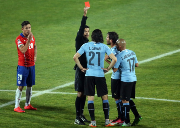 Pelatih Uruguay: Kartu Merah Cavani Sulit Dijelaskan