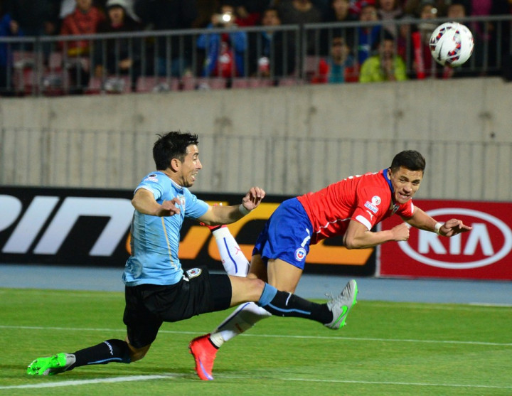 Alexis Sanchez: Pemain Uruguay Minta Maaf pada Saya