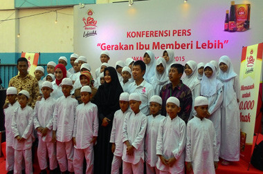 Umi Pipik dan Anissa Trihapsari Siapkan Hidangan Buka Bagi Anak Panti