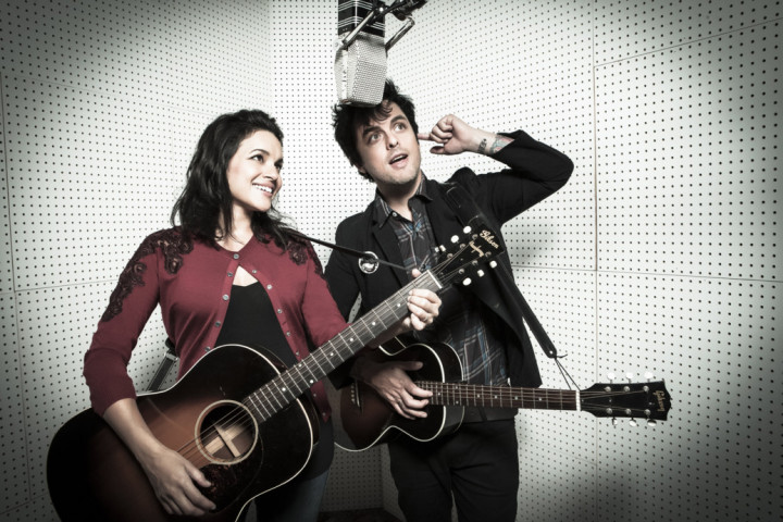 Simak Kolaborasi Billie Joe Armstrong dan Norah Jones 