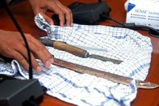 Usai Membunuh dan Membakar, Ian Ikut Padamkan Api