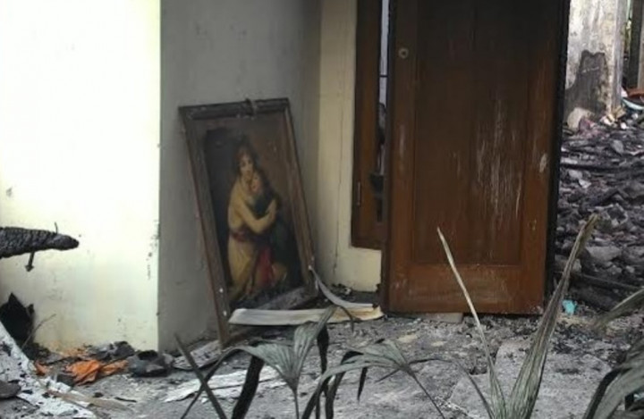 Lukisan Ibu dan Anak Utuh di Rumah yang Dibakar Perampok  