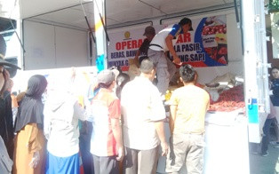 Operasi Pasar di Benhil, Bulog Dikawal Polda Metro