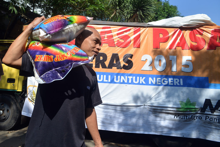 Antisipasi Penolakan, Polisi Kawal Operasi Pasar Benhil