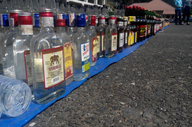 Ramadan, Polres Jakpus Musnahkan Ribuan Botol Miras