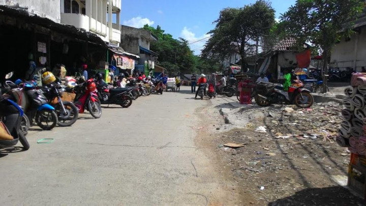 Ini Kata Pembangun Tembok di Tengah Jalan Raya di Bekasi  