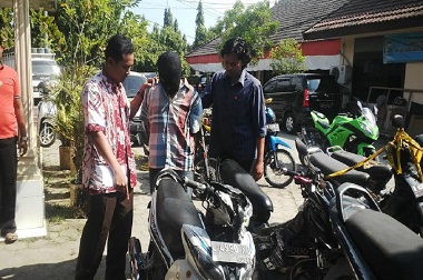 Ban Motor Pecah, Pembegal Jatuh lalu Dibekuk Polisi