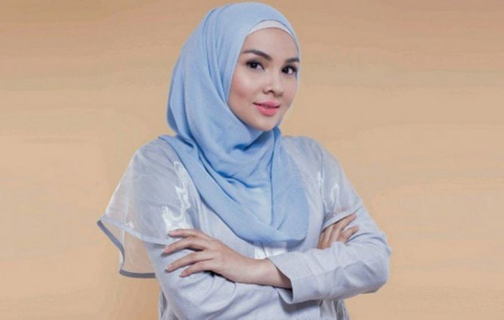 Choosing Comfortable Dresses for Lebaran by Designer Ria Miranda