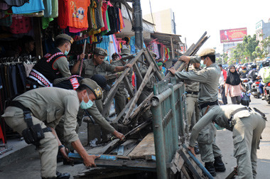 Jelang Mudik, PKL di Cikampek Ditertibkan