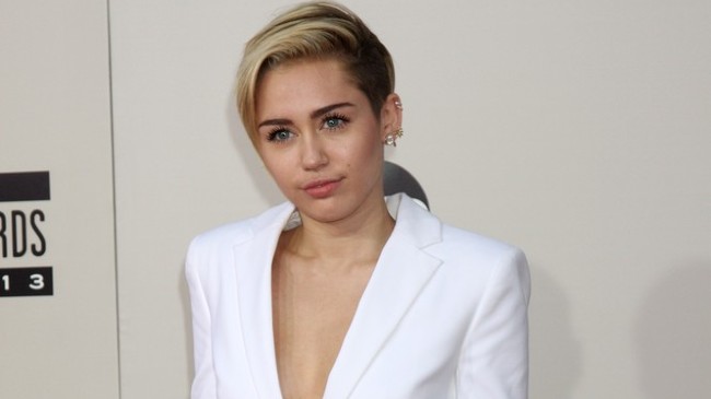 Miley Cyrus, Selebritas Vegetarian Terseksi 2015 Versi PETA 