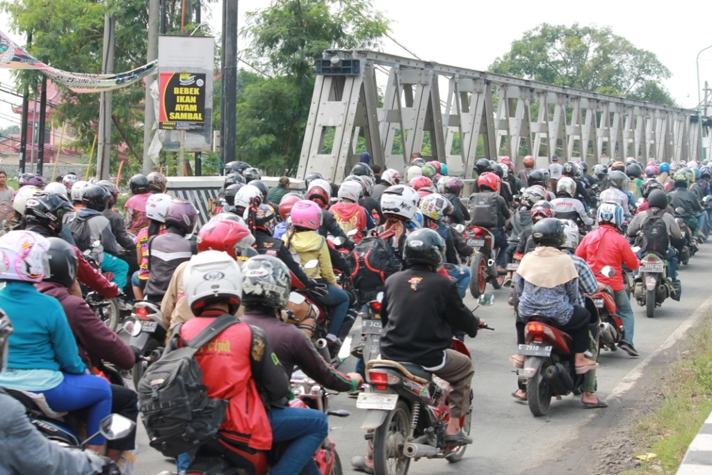 Foto: Suasana Mudik Lebaran 2014 di jalur Pantura, Jembatan Pemali menuju Kota Brebes, Jawa Tengah/MTVN_Kuntoro Tayubi