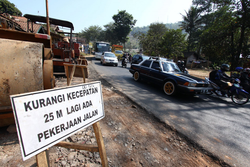 Para pemudik di persimpangan Nagrek, Jawa Barat, Kamis 16 Agustus 2012. Foto: MI/Grandyos Zafna