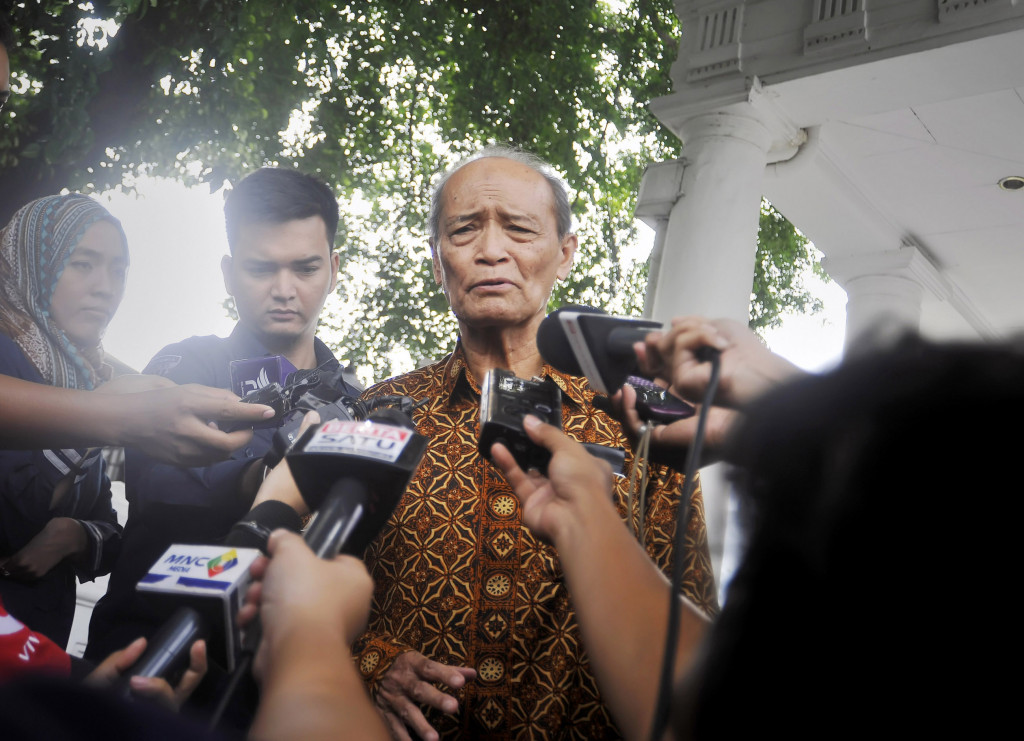 Buya Syafii Maarif (kanan) usai pertemuan konsultasi dengan Presiden Joko Widodo di Istana Negara, Jakarta, Senin 29 Juni 2015. Antara Foto/Yudhi Mahatma