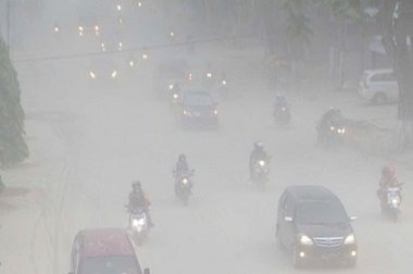 Abu Vulkanik Gunung Raung Menghujani Sebagian Wilayah Bondowoso