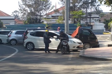 Ada Cukong di Balik Jasa Penukaran Uang di Pinggir Jalan