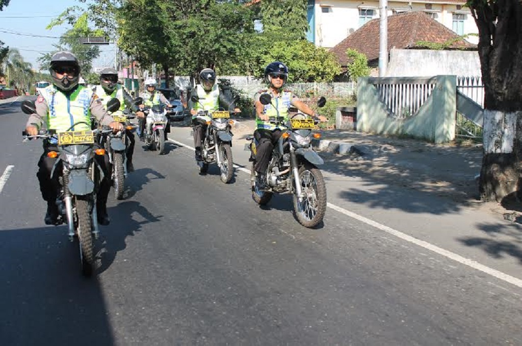 Polisi melakukan patroli di Kendal, Metrotvnews.com/ iswahyudi