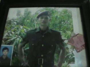 Keluarga Histeris Dengar Serda Joko Purwanto Jadi Korban Kecelakaan Hercules