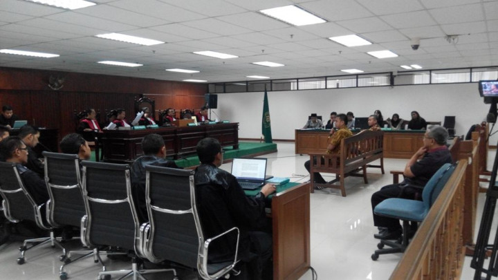 Mantan Ajudan Akui Sutan Pernah Terima Dolar dari Waryono Karno