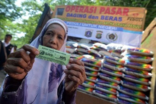 Ahok Minta Operasi Pasar Gunakan e-Money