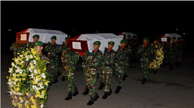 Isak Tangisan Iringi Pemakaman Letda Bayu 