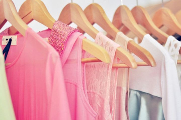 Cara Menggunakan Warna Pink Agar Tampilan Tetap Elegan