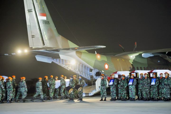 Hercules Jatuh Tidak Mungkin karena Keberatan Beban