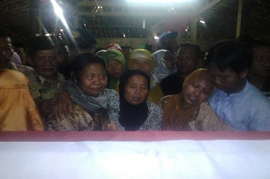 Istri Serka Sutrisno Berusaha Tegar, Ibunda Histeris