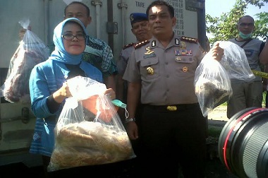 Daging Busuk Ditemukan akan Diedarkan ke Kafe-kafe di Bandung
