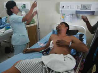 Ditabrak Burung Besi, Ahmad Terpental Dan Selamat