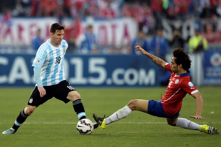 babak 1: Permainan Keras Chile Sukses Redam Ketajaman Argentina 