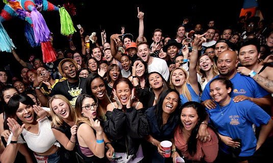 Rihanna Culik 80 Penggemar