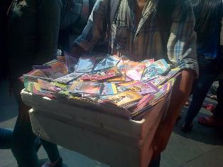 Jelang Lebaran, Penjual Amplop Mulai Ramai di Pasar Tanah Abang