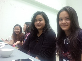 Begini Cara Gadis Blasteran Mengisi Waktu Ramadan