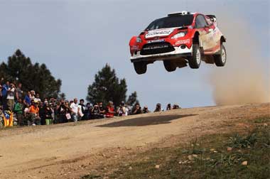 Hanya di GIIAS  2015, Ada Lompat Jauh Pakai Mobil