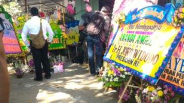 Presiden Jokowi Kirim Karangan Bunga Buat Angeline