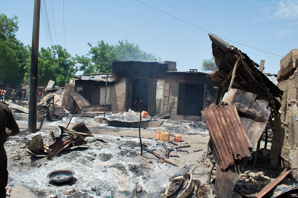 Bangunan yang dibakar grup ekstremis Boko Haram di desa Zabarmari, Nigeria, 4 Juli 2015. (Foto: AFP / STRINGER)