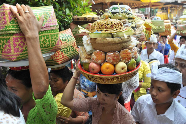 Jelang Hari Raya, Penjualan Sesajen Kebanjiran Pesanan
