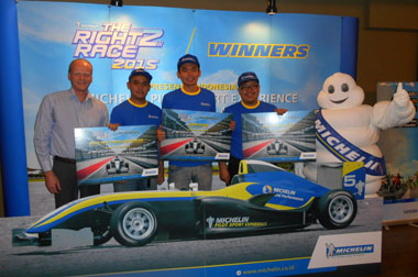Pemenang Balap Online Michelin Diajak Naik Mobil Balap di Sepang