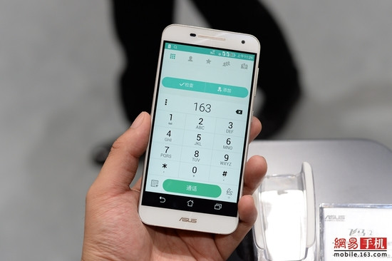 ASUS Pegasus 2 Plus X550. foto: mobile123