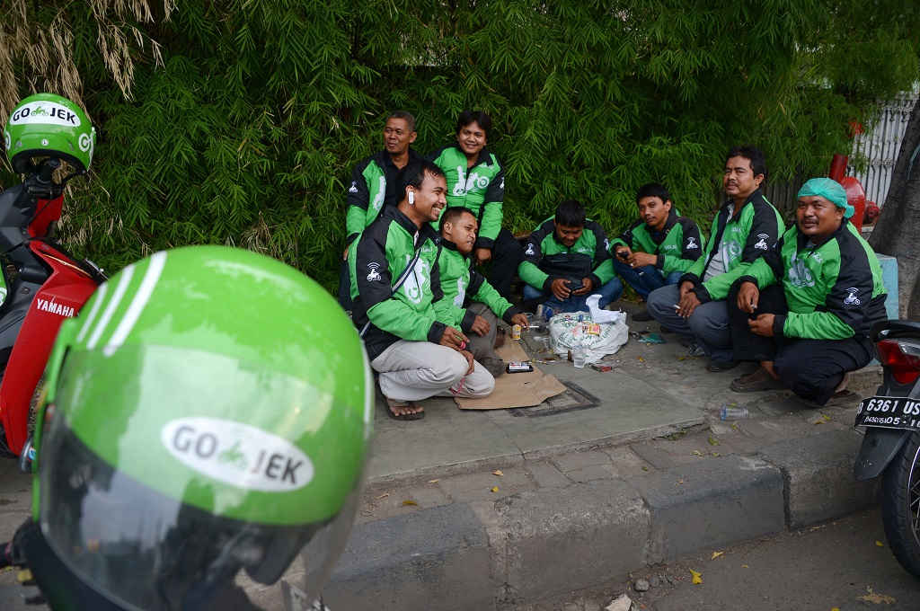 This picture taken on June 11, 2015 shows motorcycle drivers with Indonesian start-up Go-Jek waiting for customers in Jakarta. (Photo: AFP /ADEK BERRY)