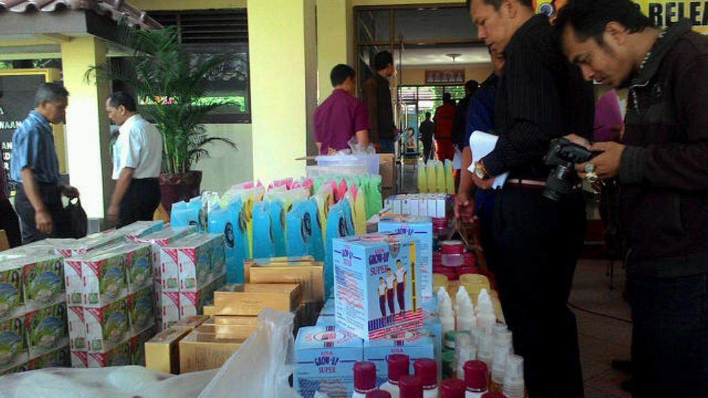 Deretan kosmetika ilegal yang diamankan Polda Yogyakarta. Foto: MTVN/Mustaqim