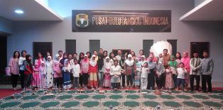 Atlet Ganda Putri Pelatnas Cipayung Buka Puasa Bersama Anak Yatim